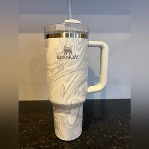 Stanley Quencher 40 Oz Polar Swirl